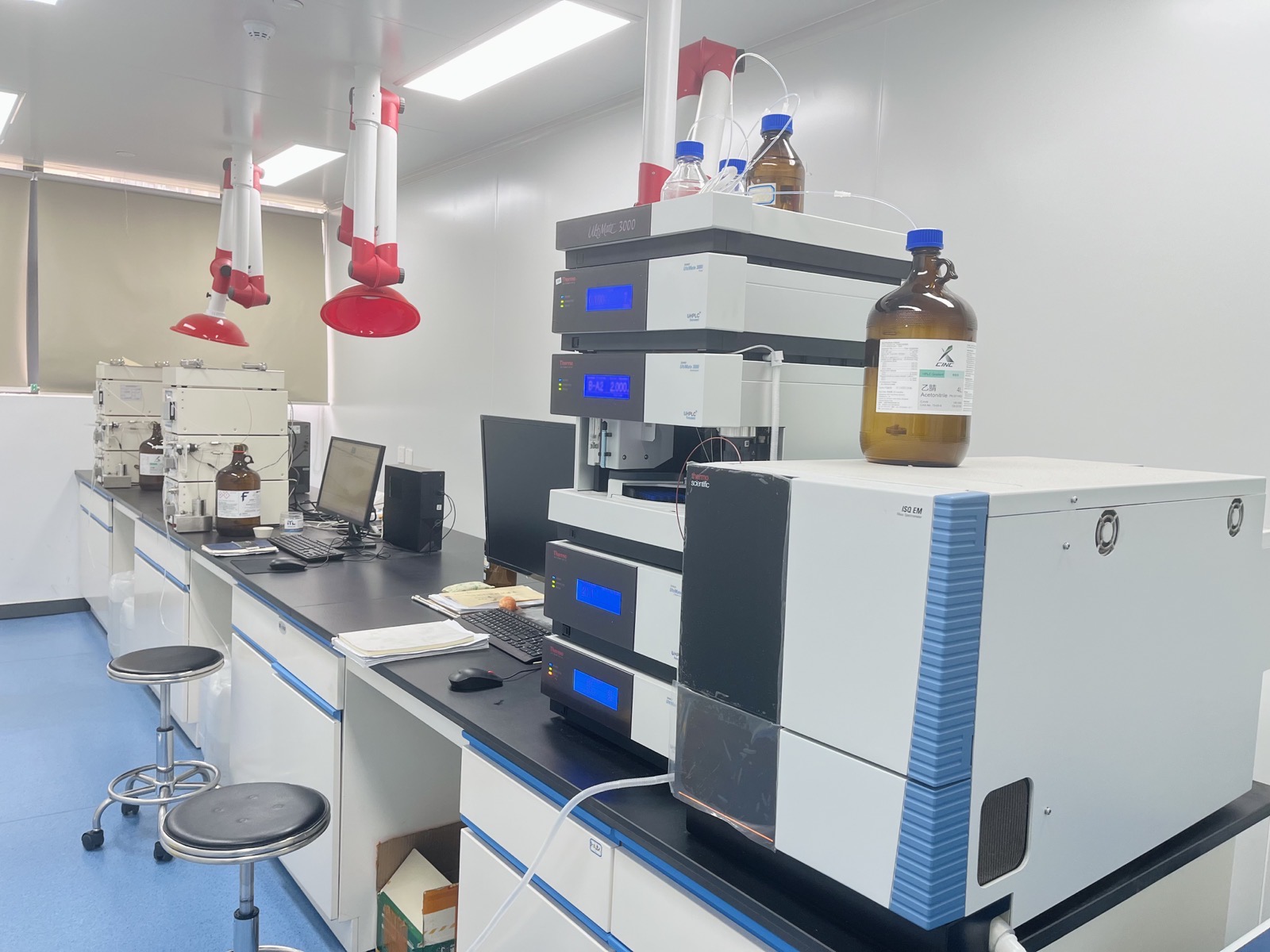 Thermo Scientific analytical HPLC and mass spectrometry stack